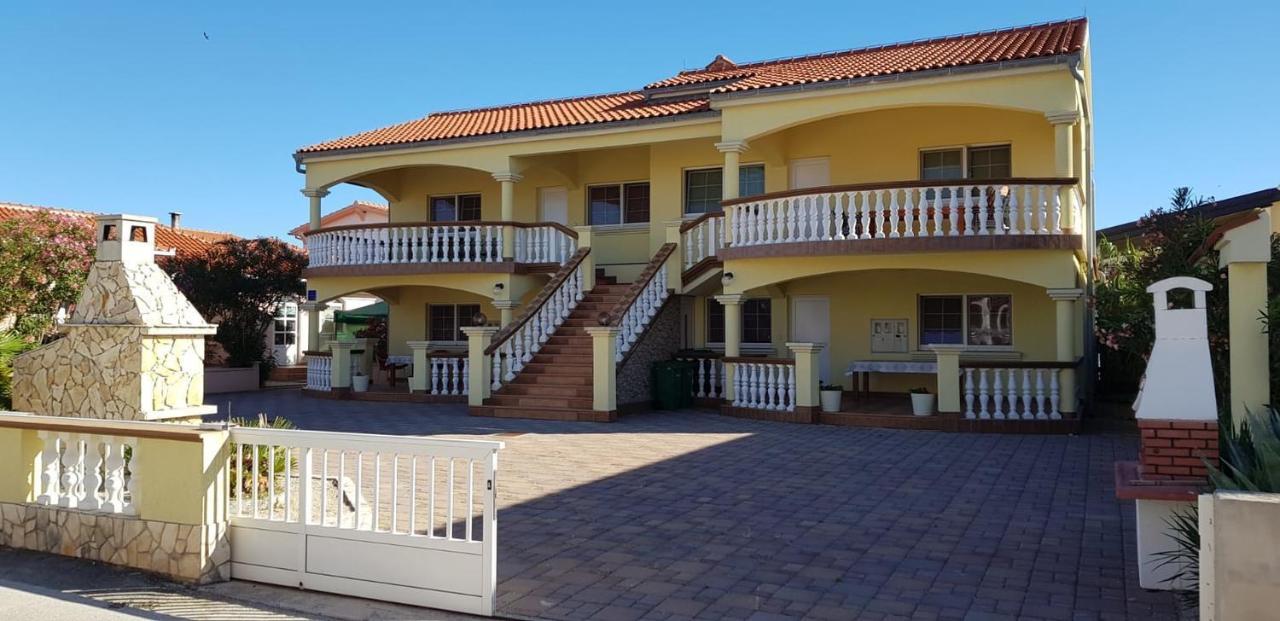Apartments With A Parking Space Vir - 18407 ภายนอก รูปภาพ