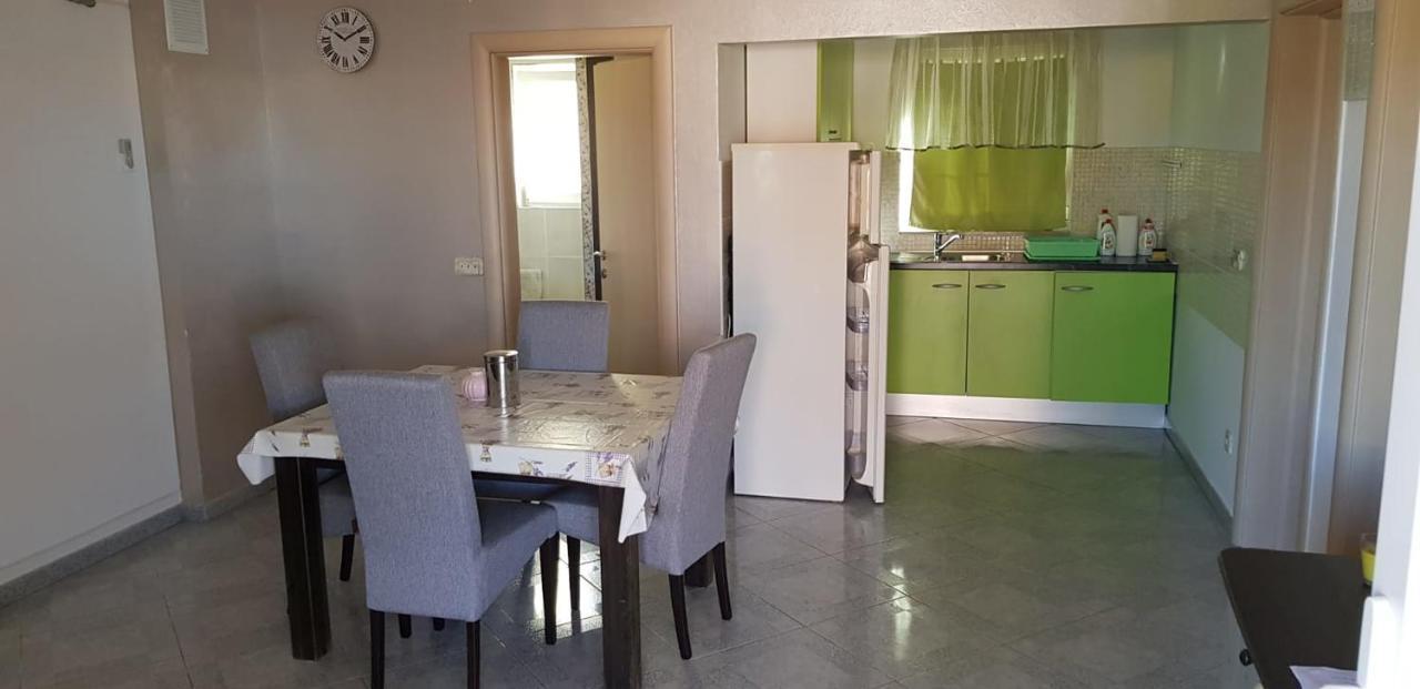 Apartments With A Parking Space Vir - 18407 ภายนอก รูปภาพ